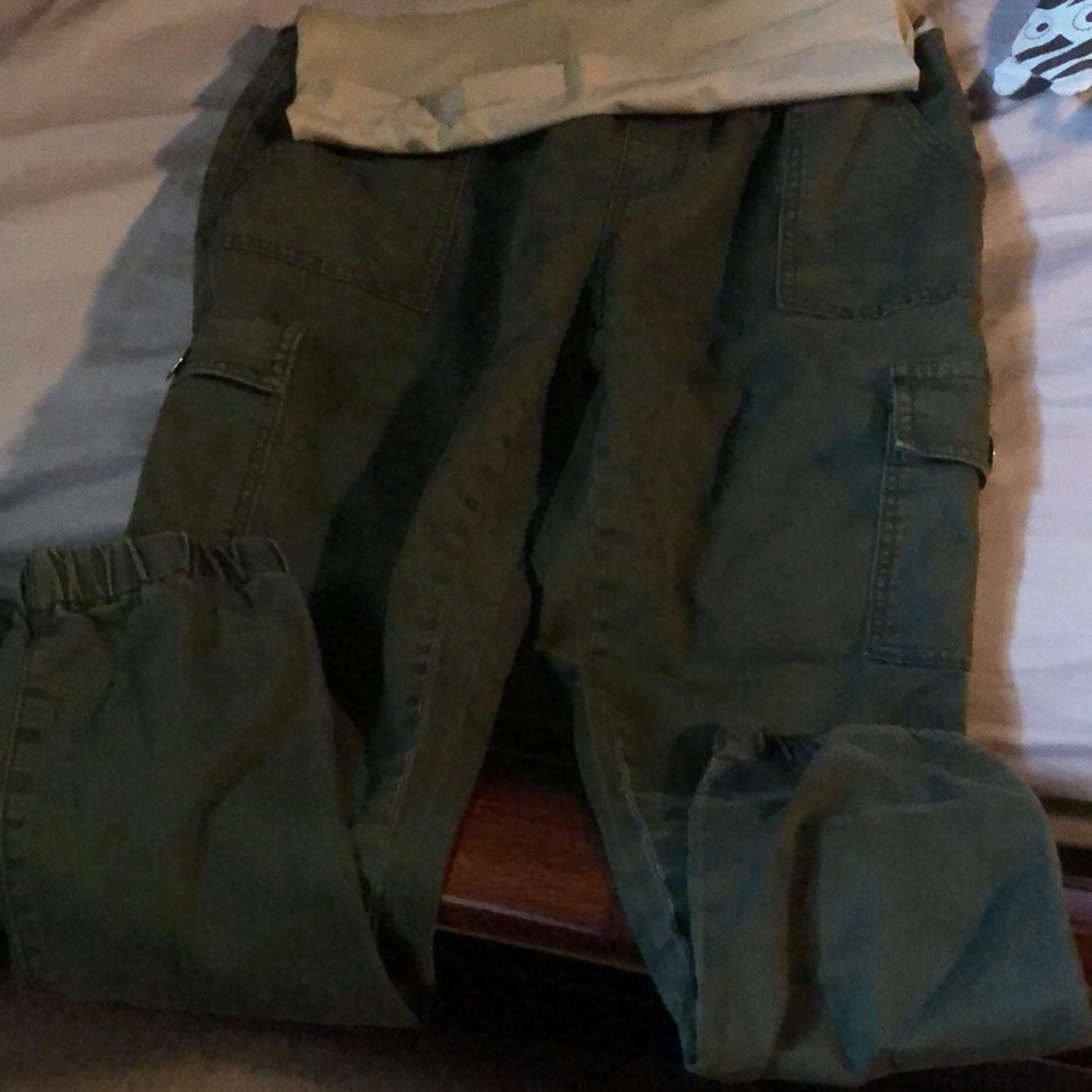 Maternity cargo pants